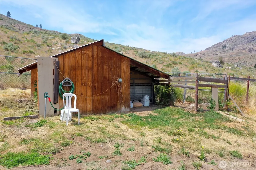 1073 Old Highway 97 Brewster WA 98812