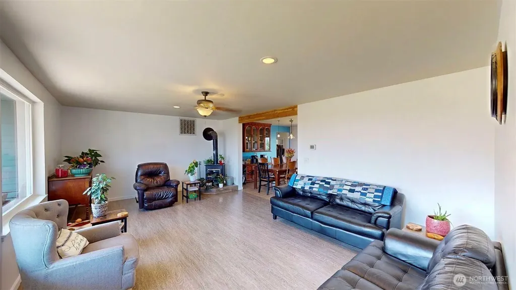 1073 Old Highway 97 Brewster WA 98812