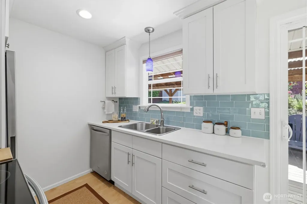 8425 18th Avenue SW Seattle WA 98106