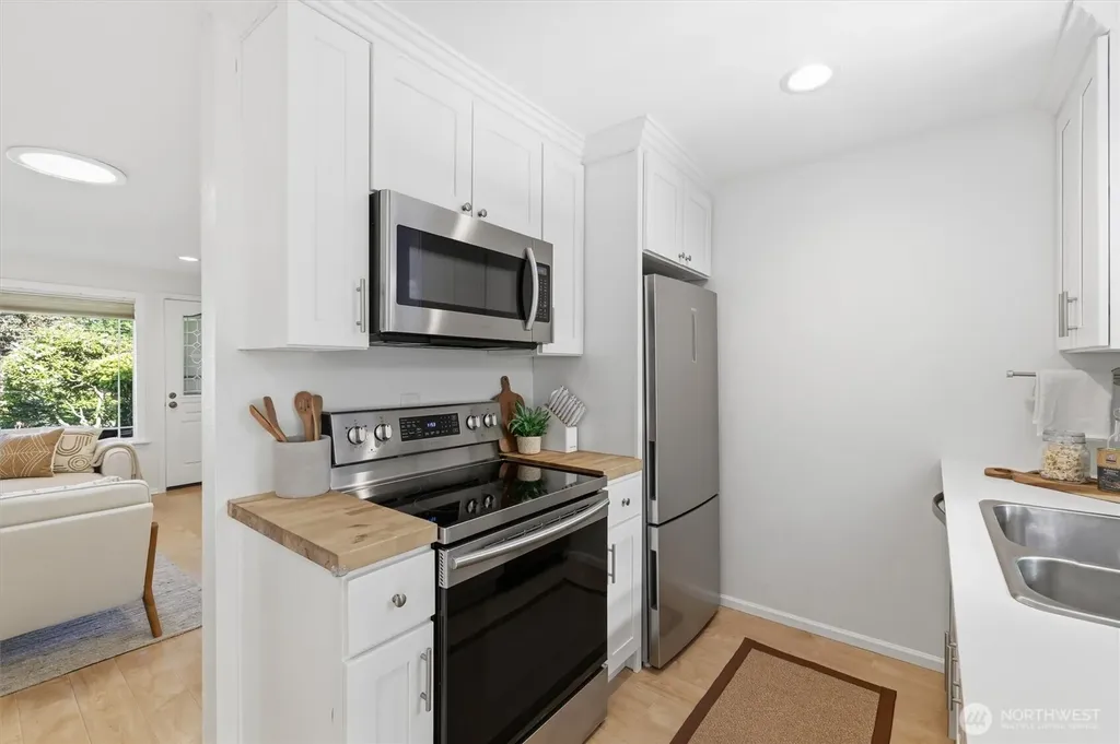 8425 18th Avenue SW Seattle WA 98106