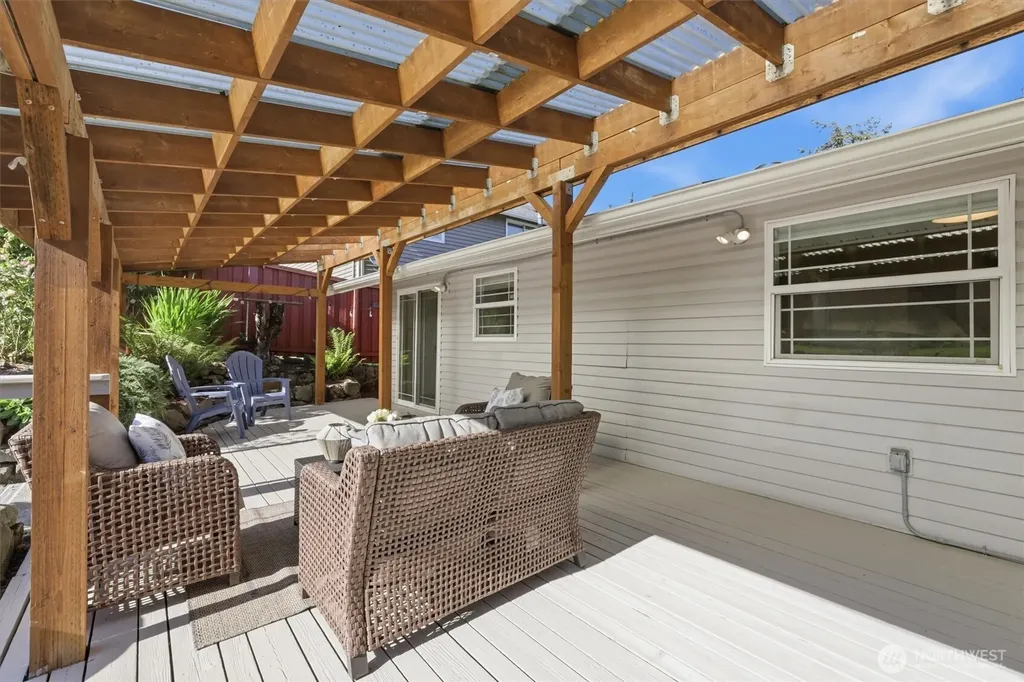 8425 18th Avenue SW Seattle WA 98106