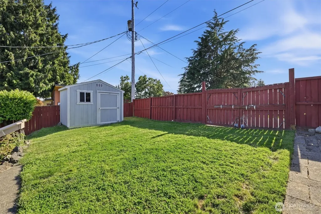 8425 18th Avenue SW Seattle WA 98106