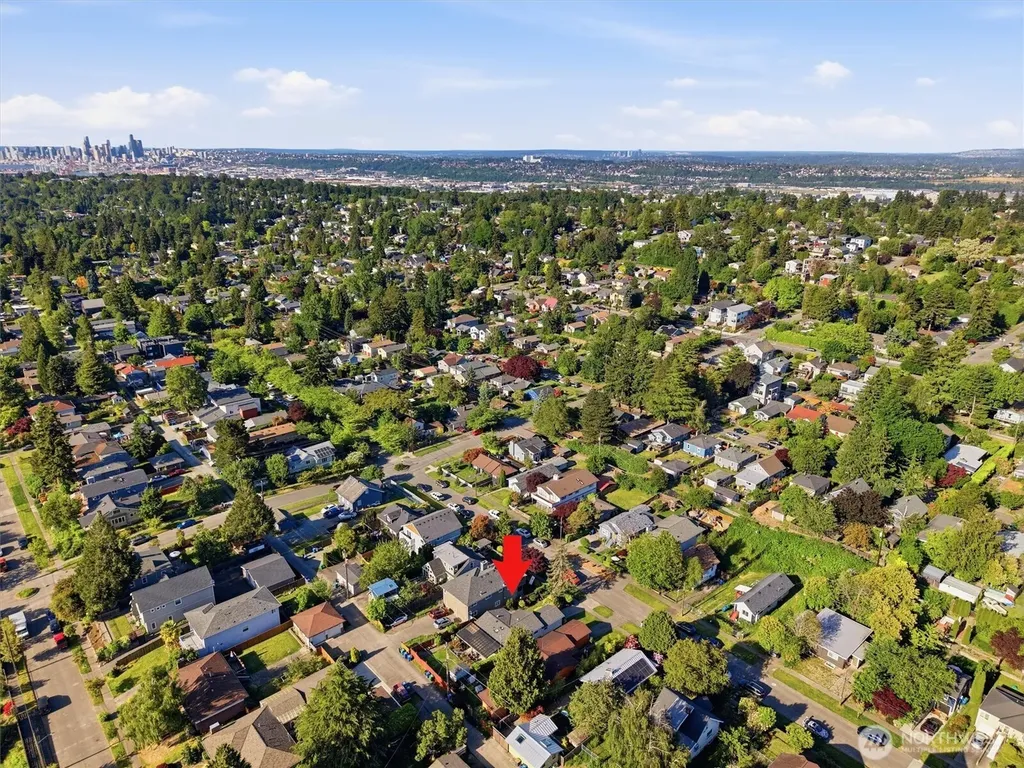 8425 18th Avenue SW Seattle WA 98106