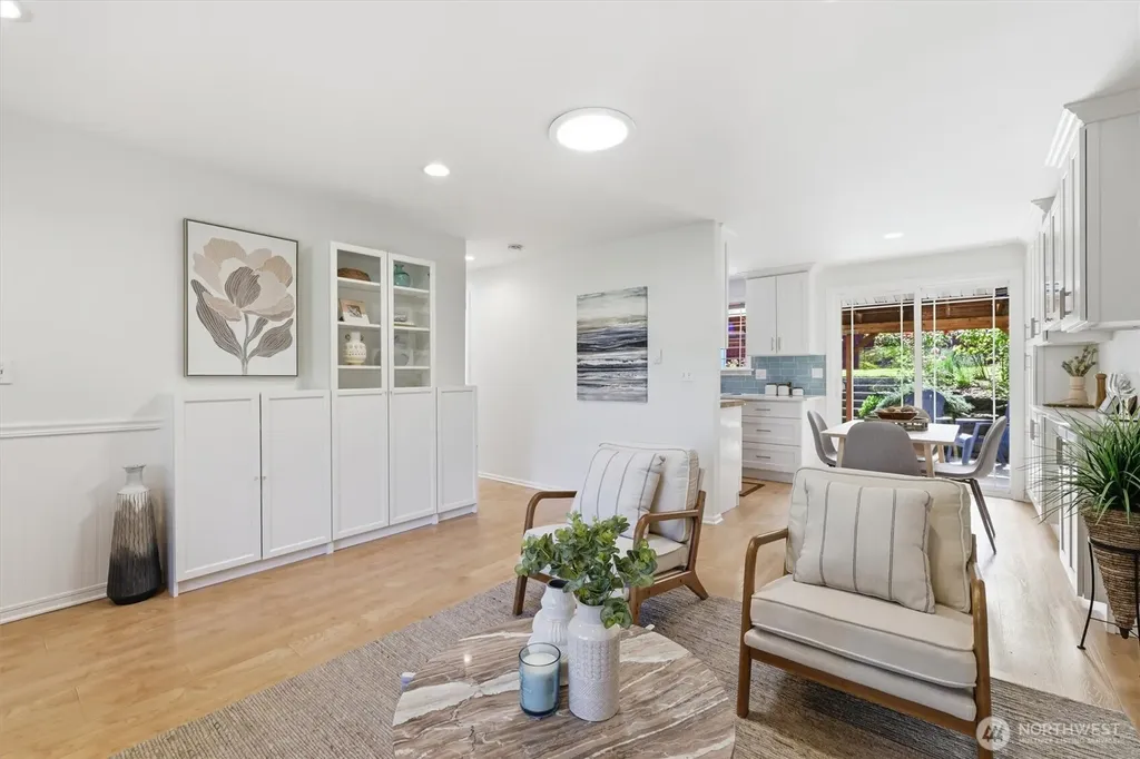 8425 18th Avenue SW Seattle WA 98106