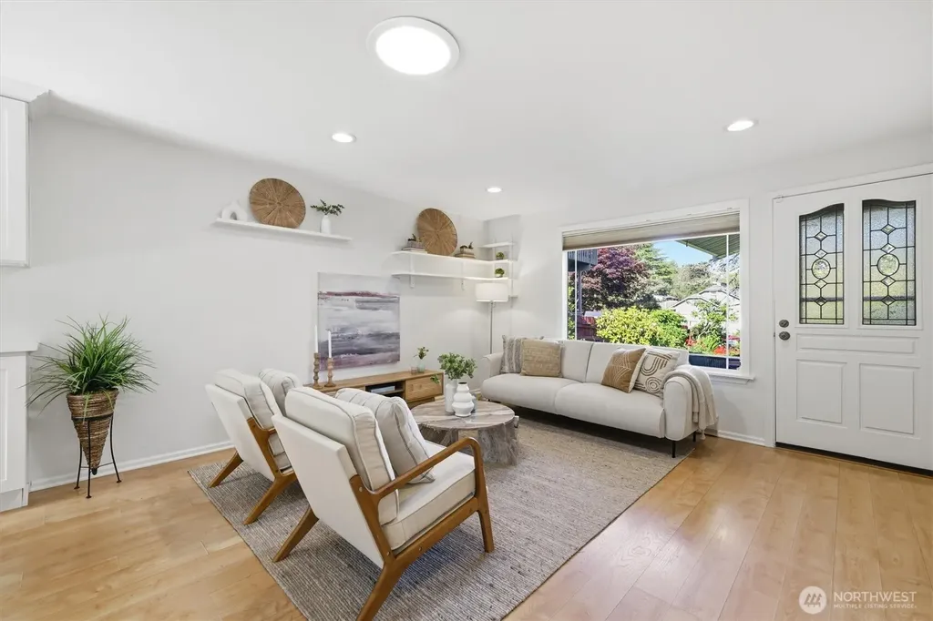 8425 18th Avenue SW Seattle WA 98106
