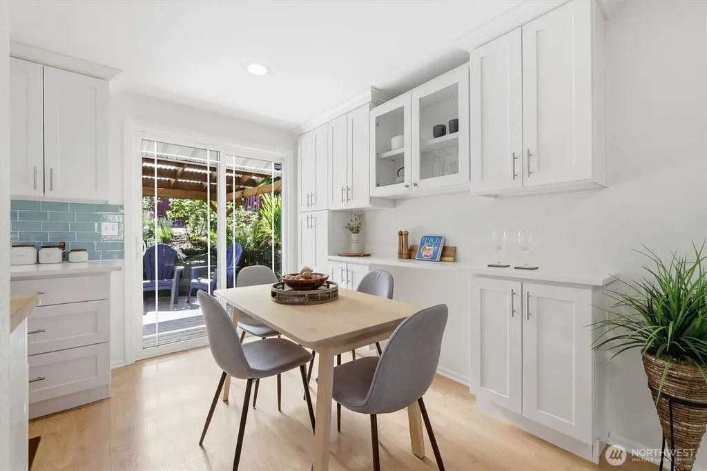 8425 18th Avenue SW Seattle WA 98106