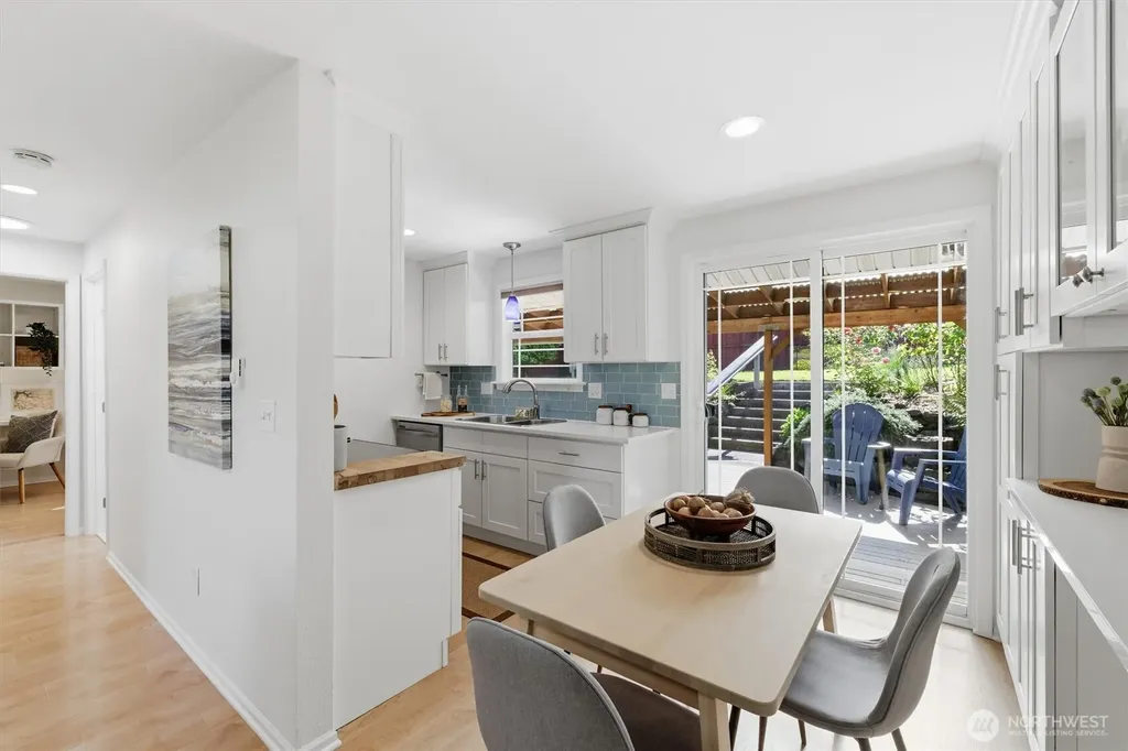 8425 18th Avenue SW Seattle WA 98106