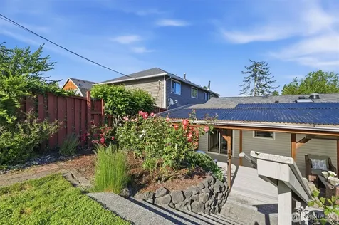 8425 18th Avenue SW Seattle WA 98106