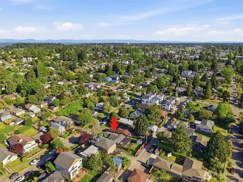 8425 18th Avenue SW Seattle WA 98106