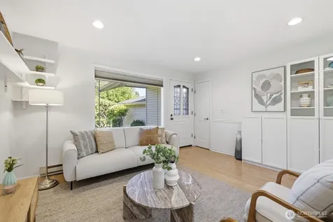 8425 18th Avenue SW Seattle WA 98106