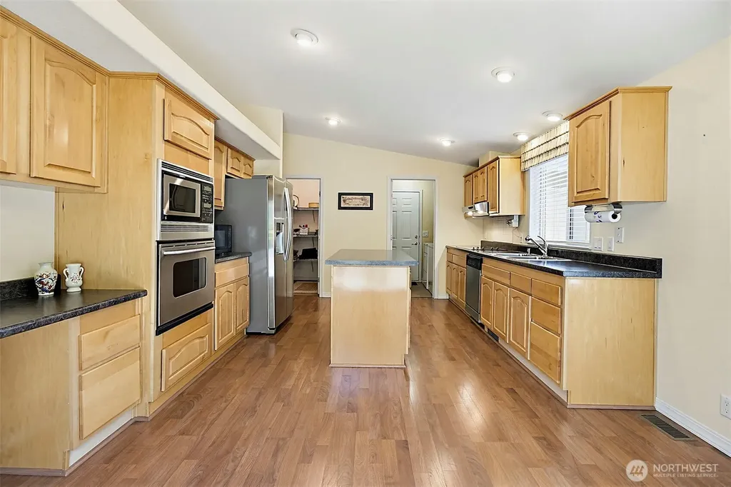 21804 SE 272nd Place Maple Valley WA 98038