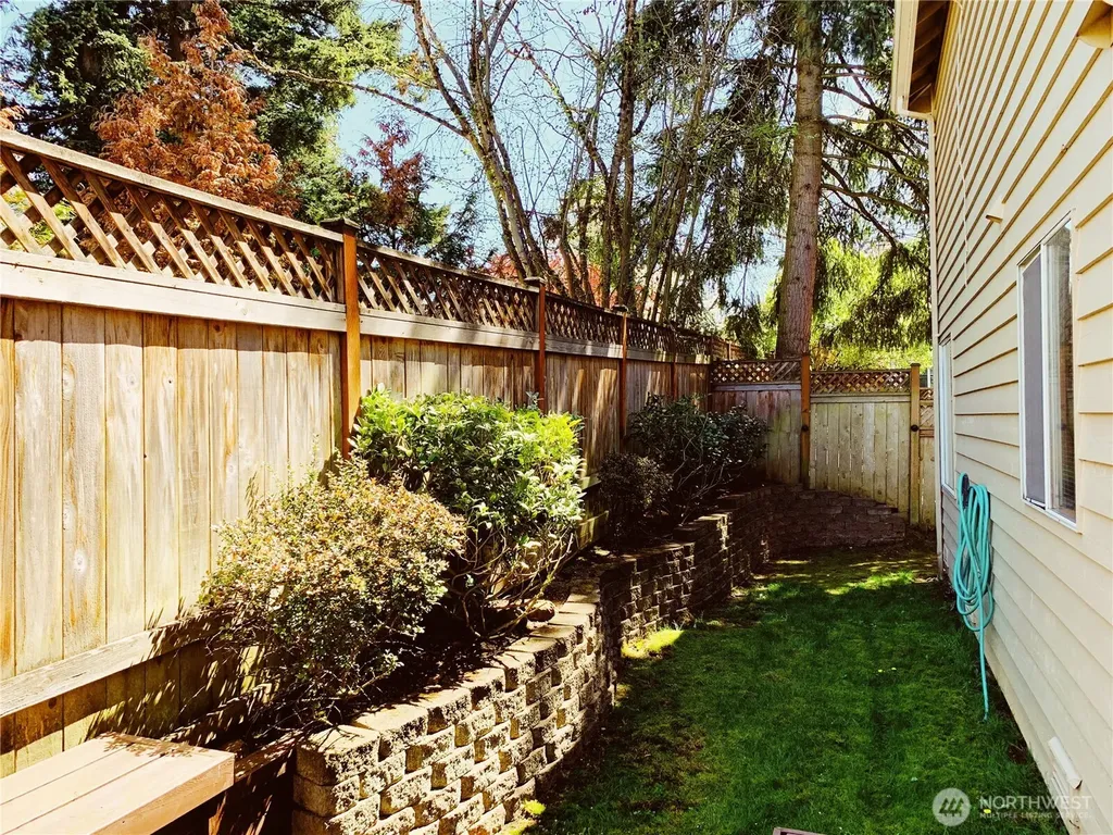 8022 118th Court NE Kirkland WA 98033