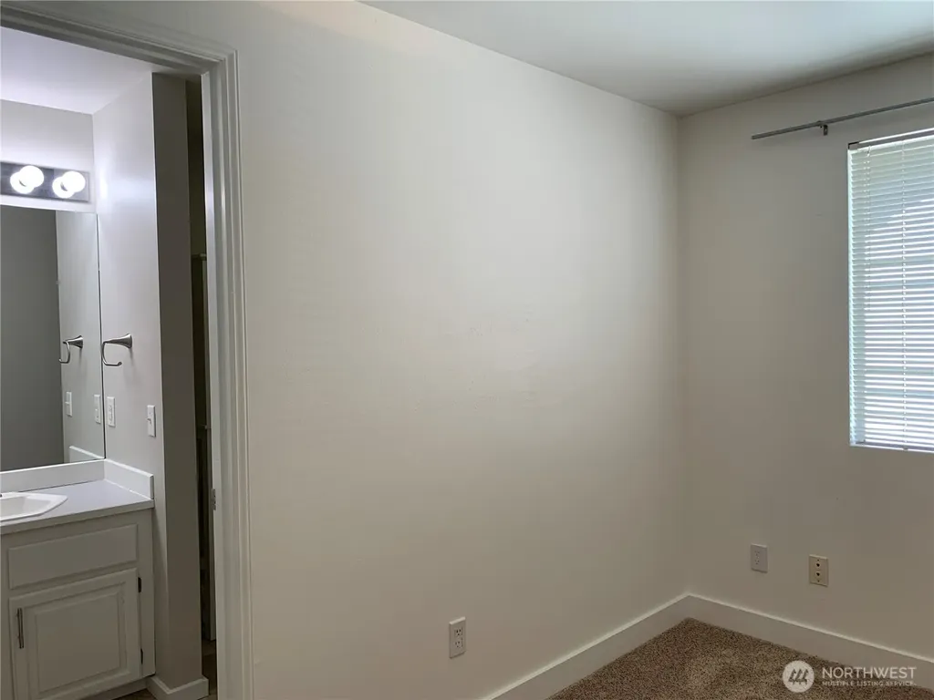 8022 118th Court NE Kirkland WA 98033