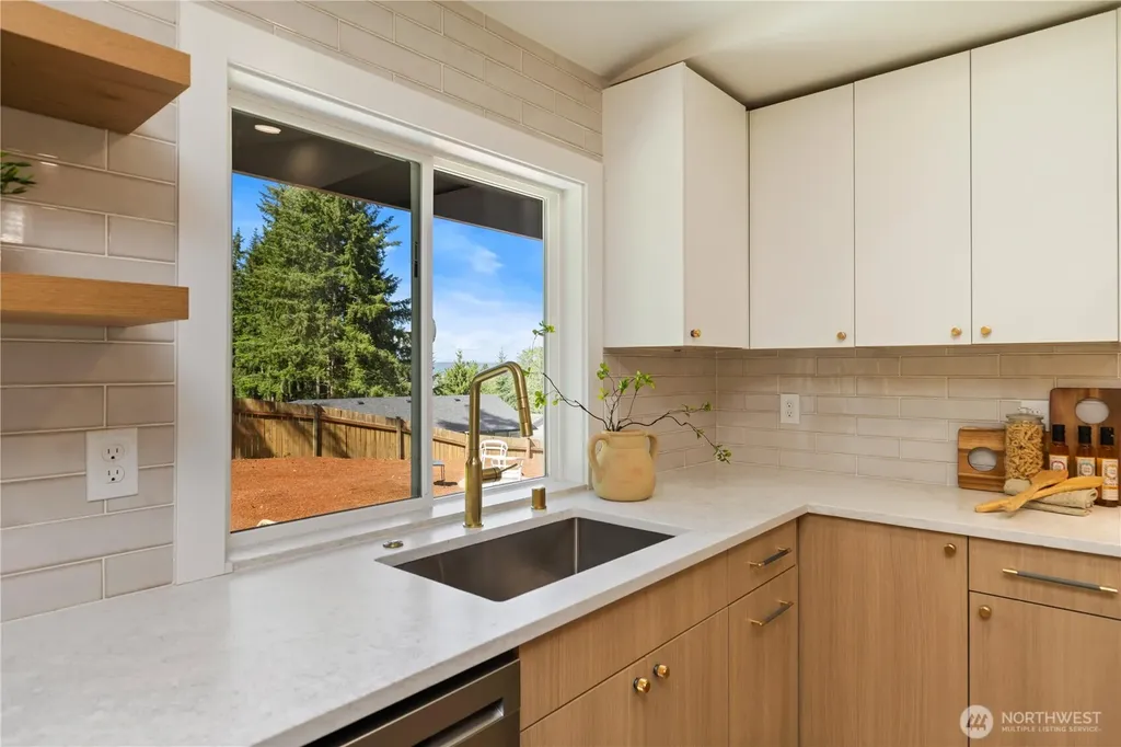 16142 SE 42nd Place Bellevue WA 98006