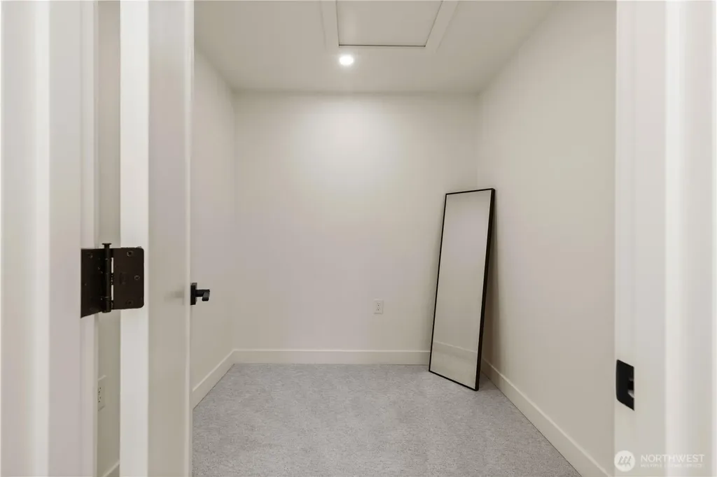 16142 SE 42nd Place Bellevue WA 98006
