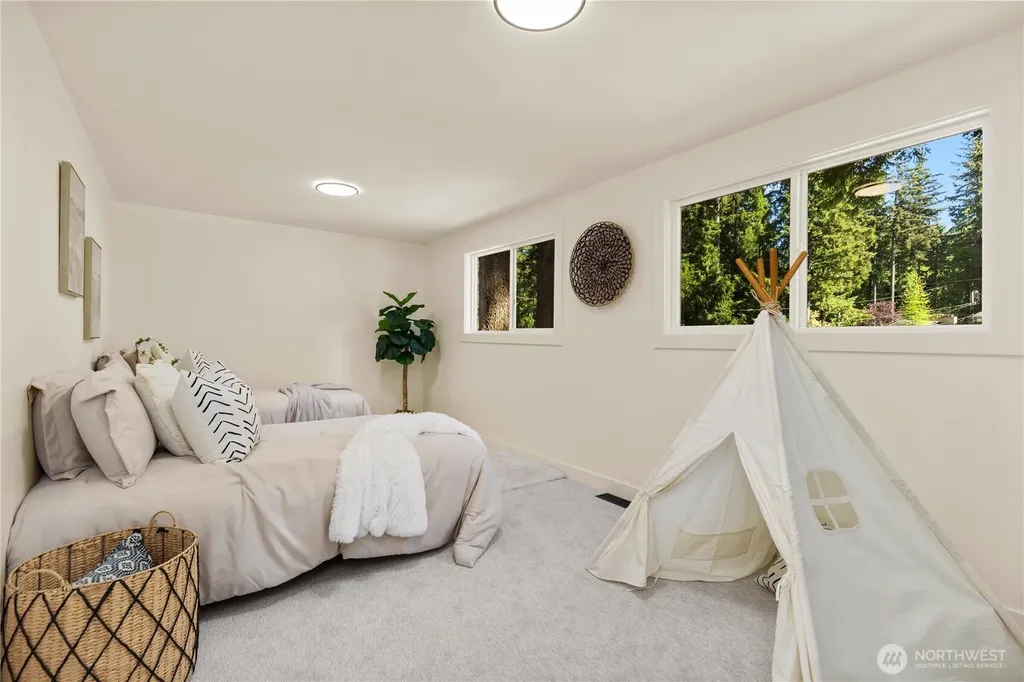16142 SE 42nd Place Bellevue WA 98006
