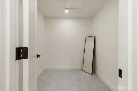 16142 SE 42nd Place Bellevue WA 98006