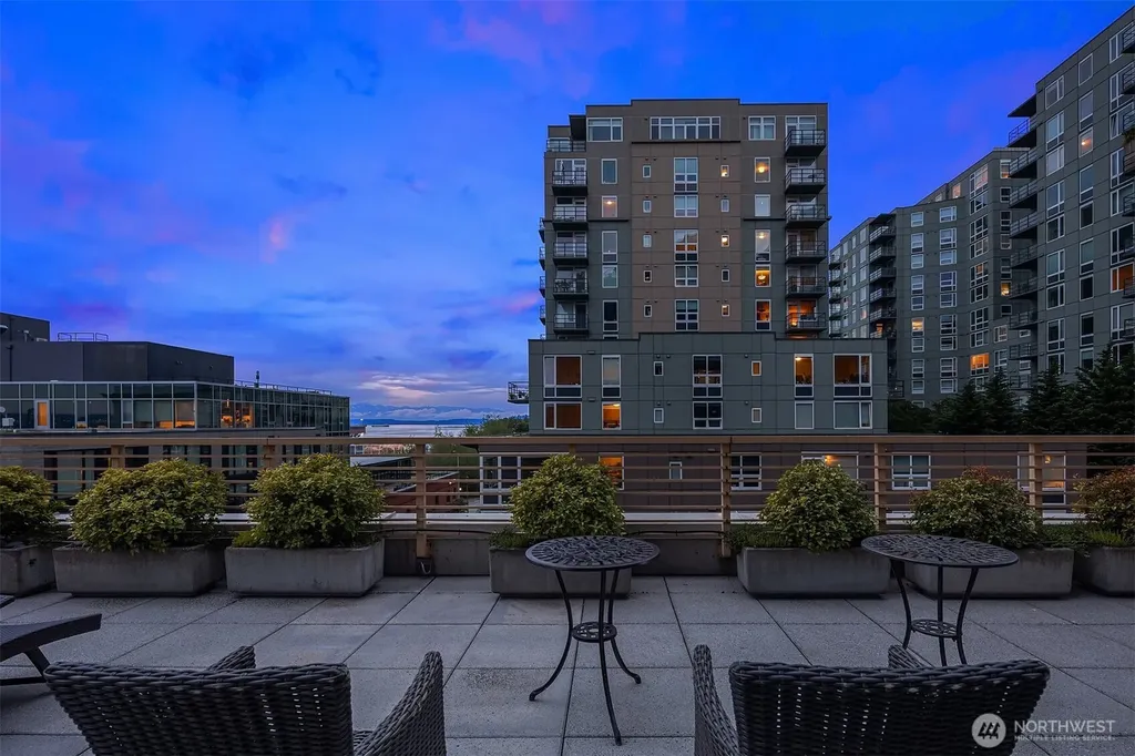 2716 Elliott Avenue Seattle WA 98121