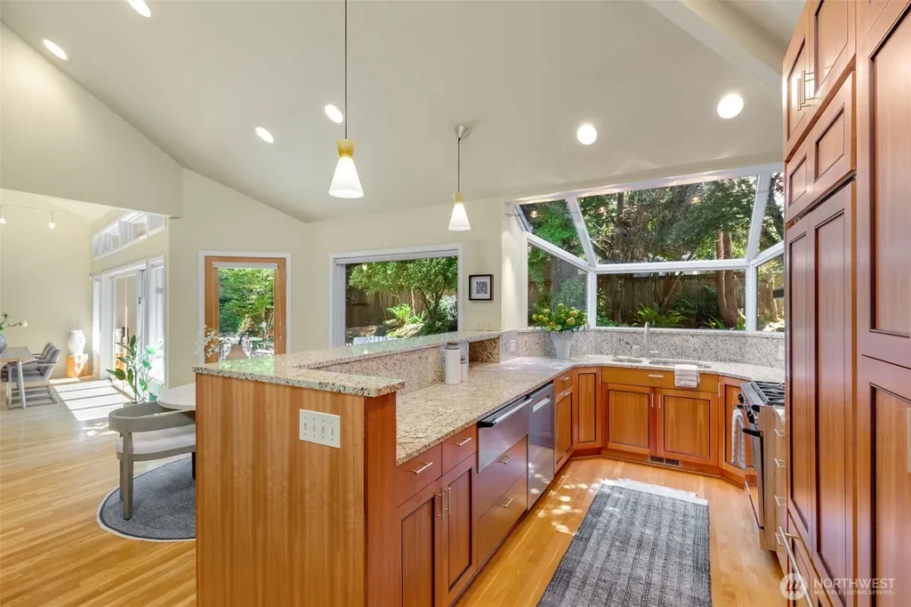 3815 E Mcgraw Street Seattle WA 98112