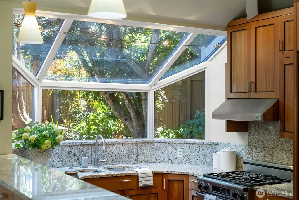 3815 E Mcgraw Street Seattle WA 98112