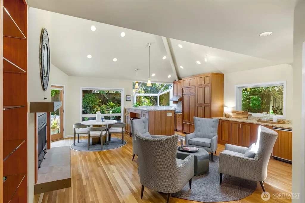 3815 E Mcgraw Street Seattle WA 98112