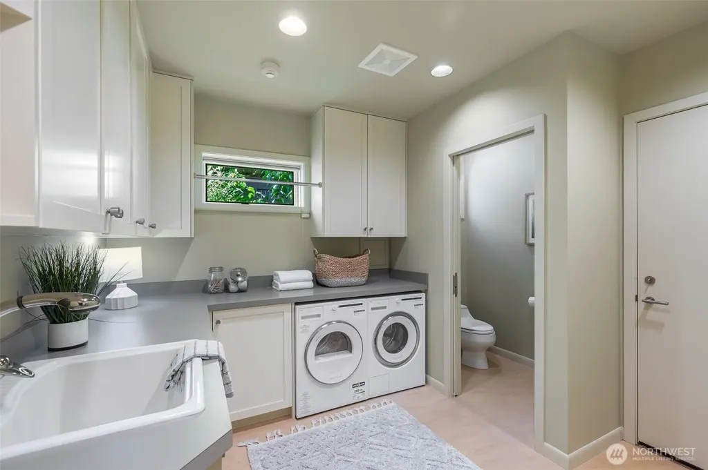 3815 E Mcgraw Street Seattle WA 98112
