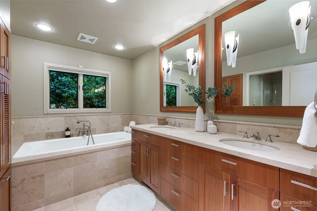 3815 E Mcgraw Street Seattle WA 98112