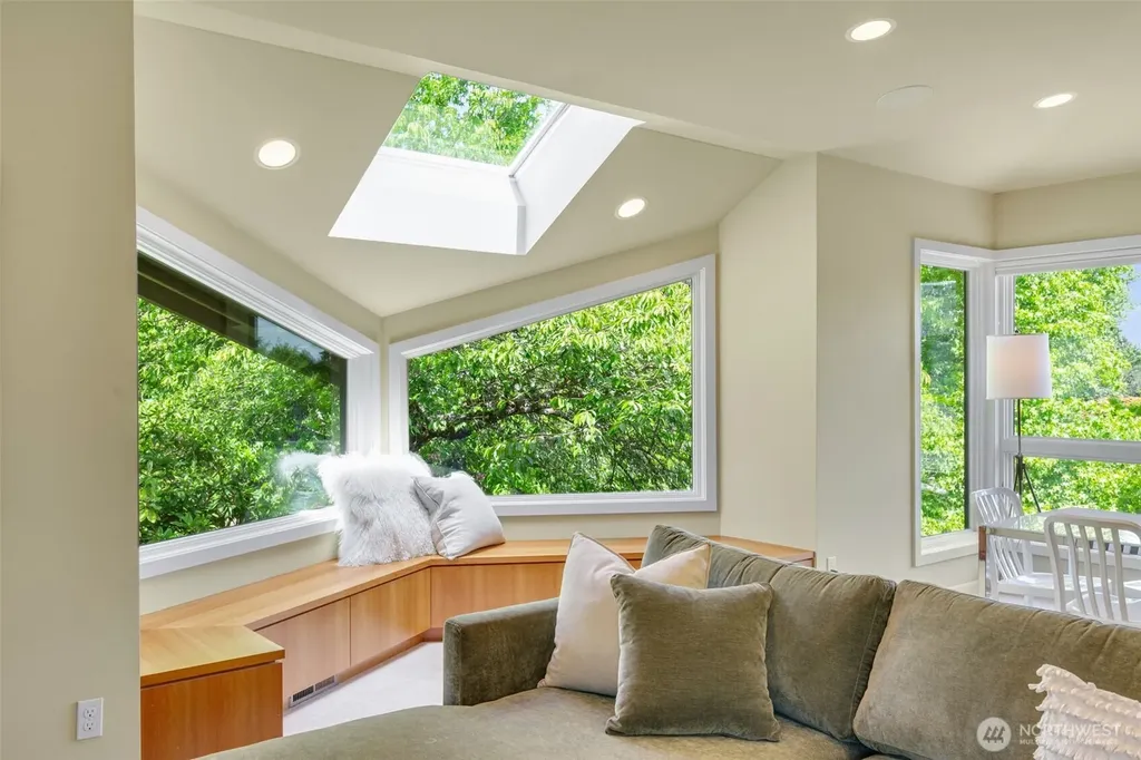 3815 E Mcgraw Street Seattle WA 98112