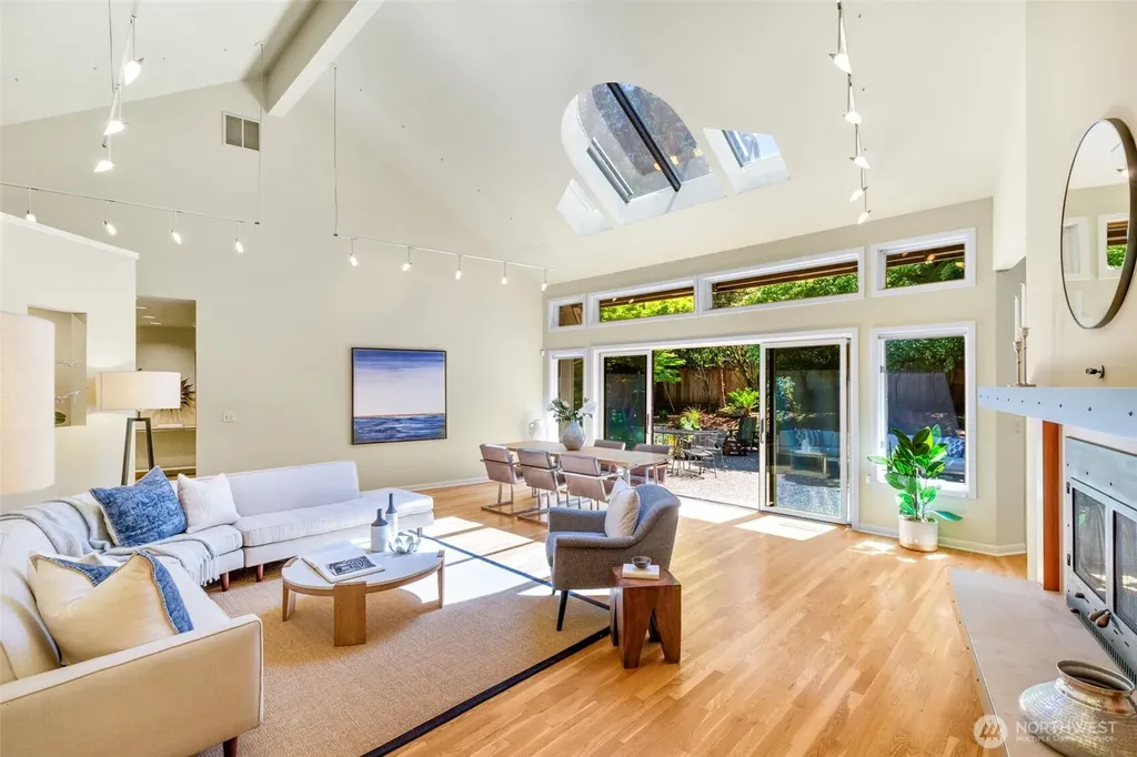 3815 E Mcgraw Street Seattle WA 98112