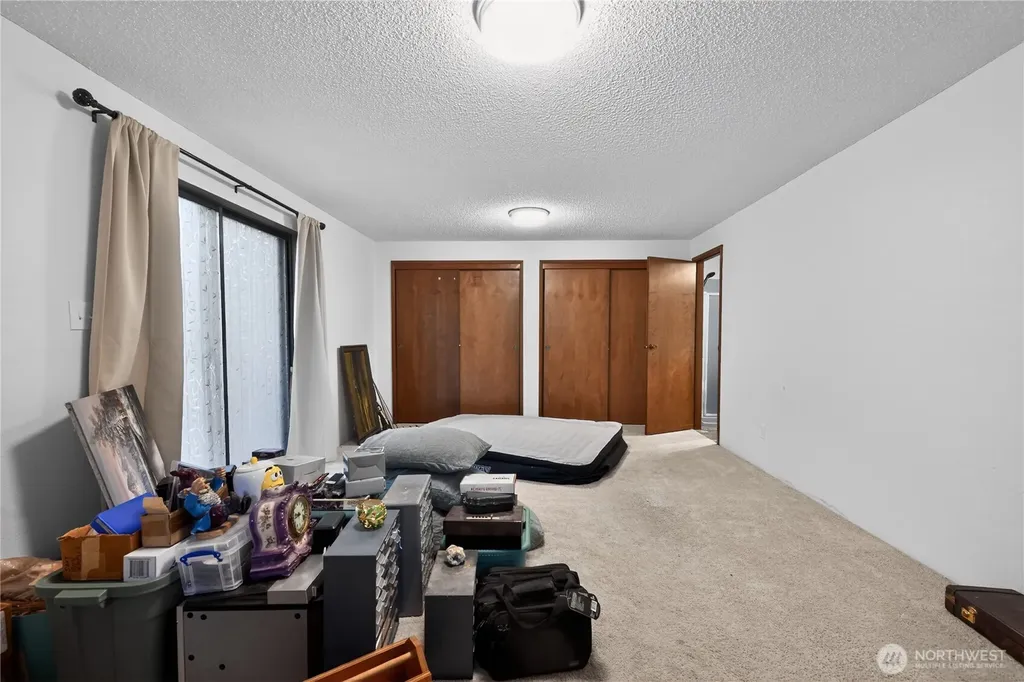 37135 2nd Avenue SW Federal Way WA 98023