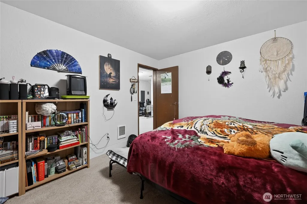 37135 2nd Avenue SW Federal Way WA 98023