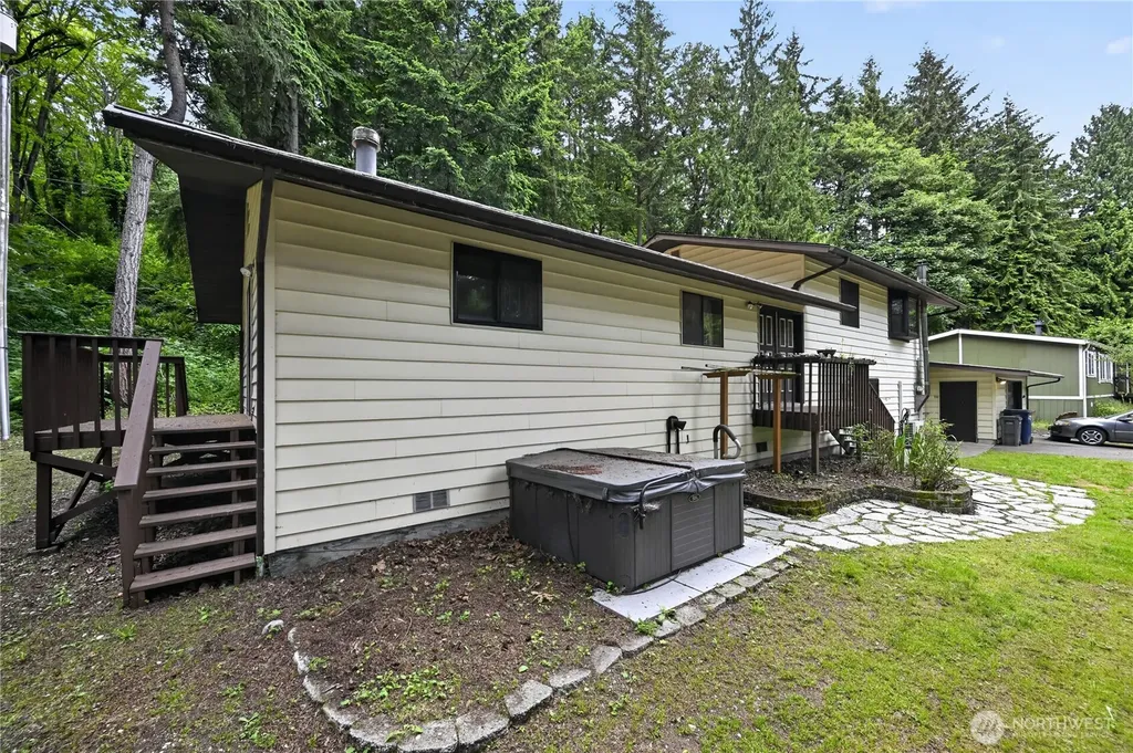 37135 2nd Avenue SW Federal Way WA 98023