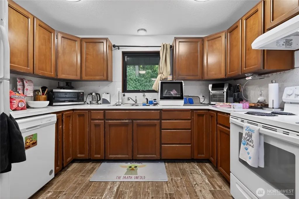 37135 2nd Avenue SW Federal Way WA 98023