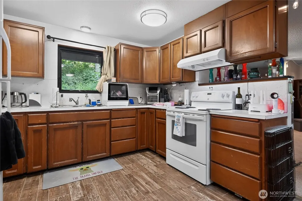 37135 2nd Avenue SW Federal Way WA 98023