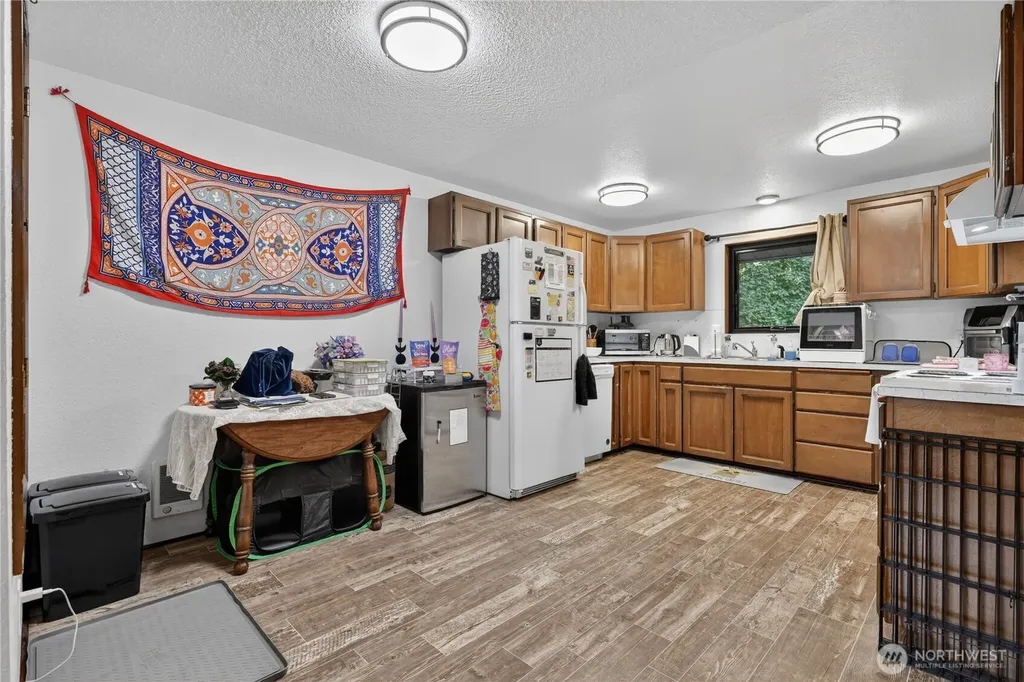 37135 2nd Avenue SW Federal Way WA 98023