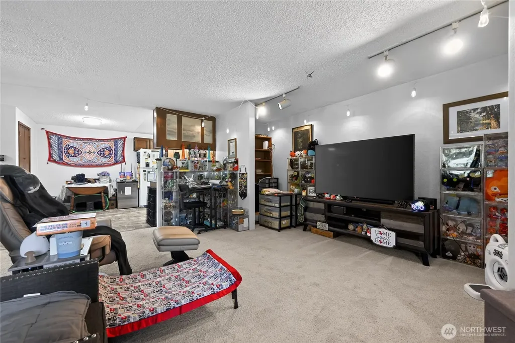 37135 2nd Avenue SW Federal Way WA 98023