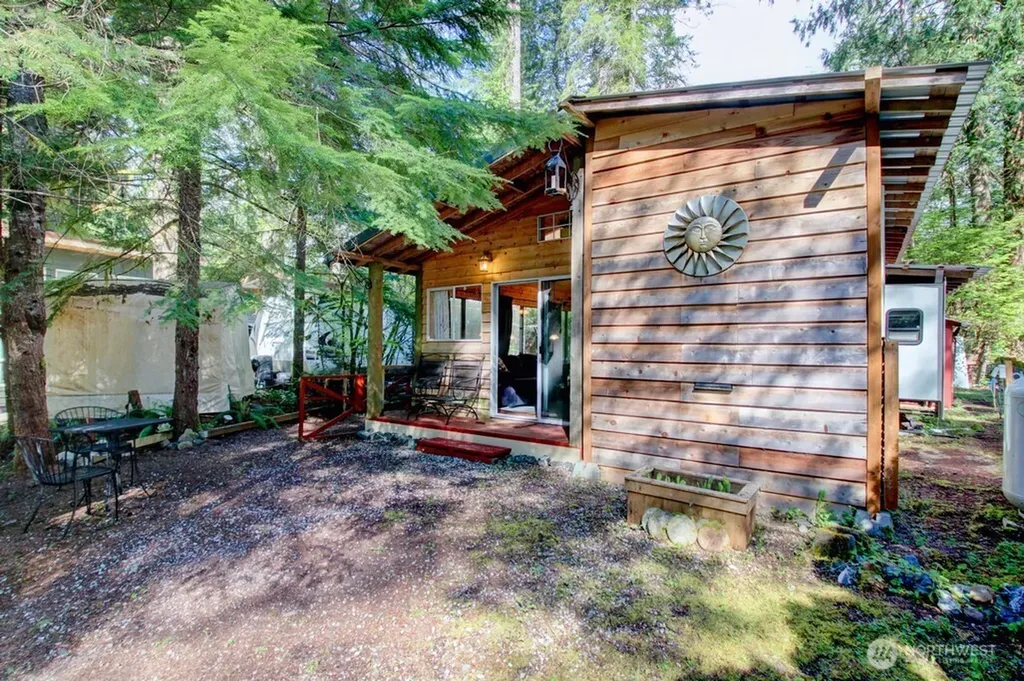 40 Wilderness Way Deming WA 98244