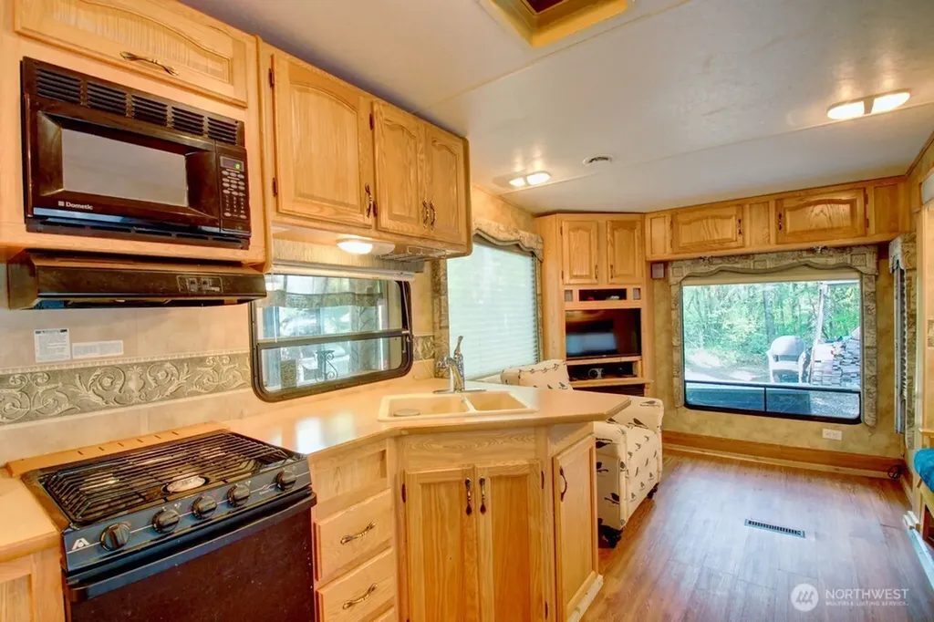 40 Wilderness Way Deming WA 98244