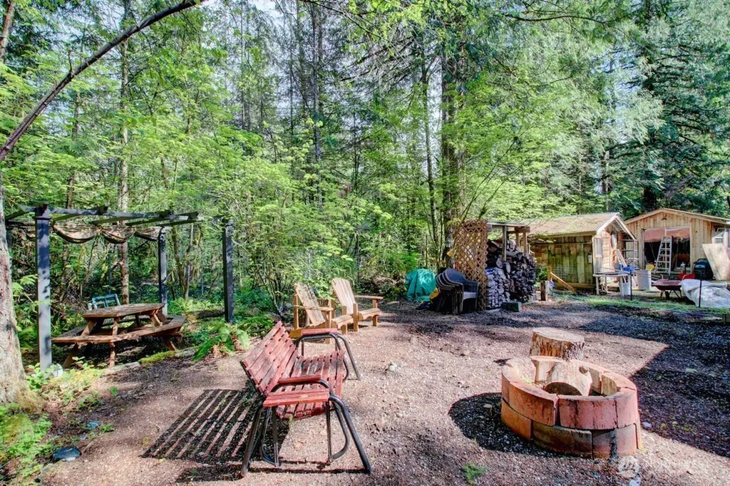 40 Wilderness Way Deming WA 98244