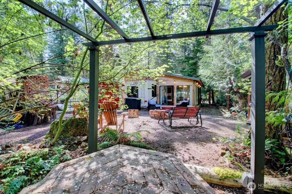 40 Wilderness Way Deming WA 98244