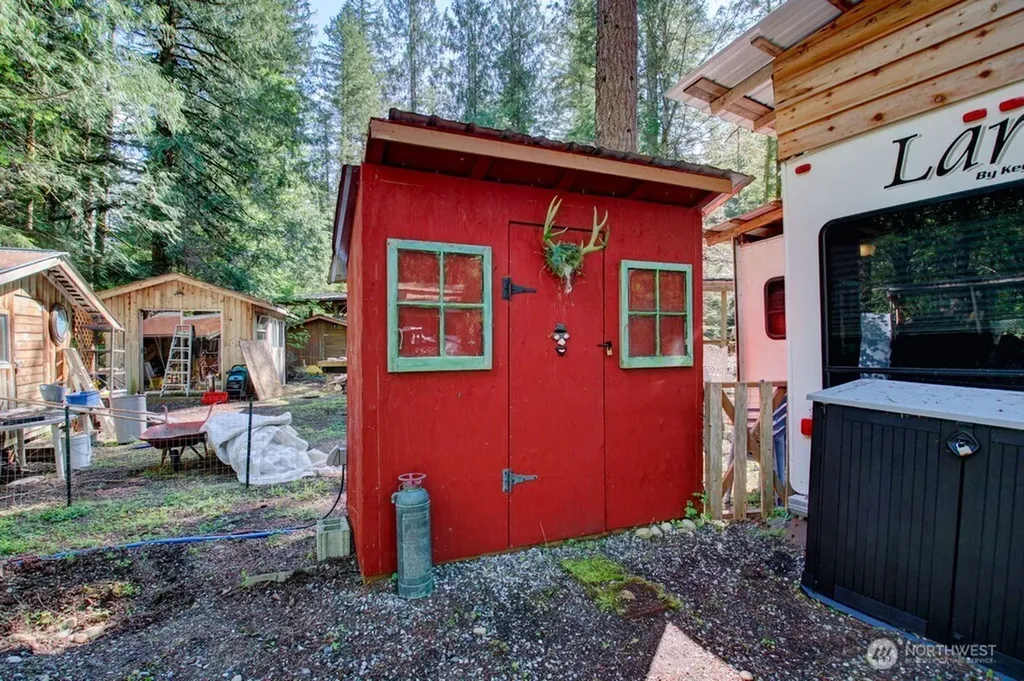 40 Wilderness Way Deming WA 98244