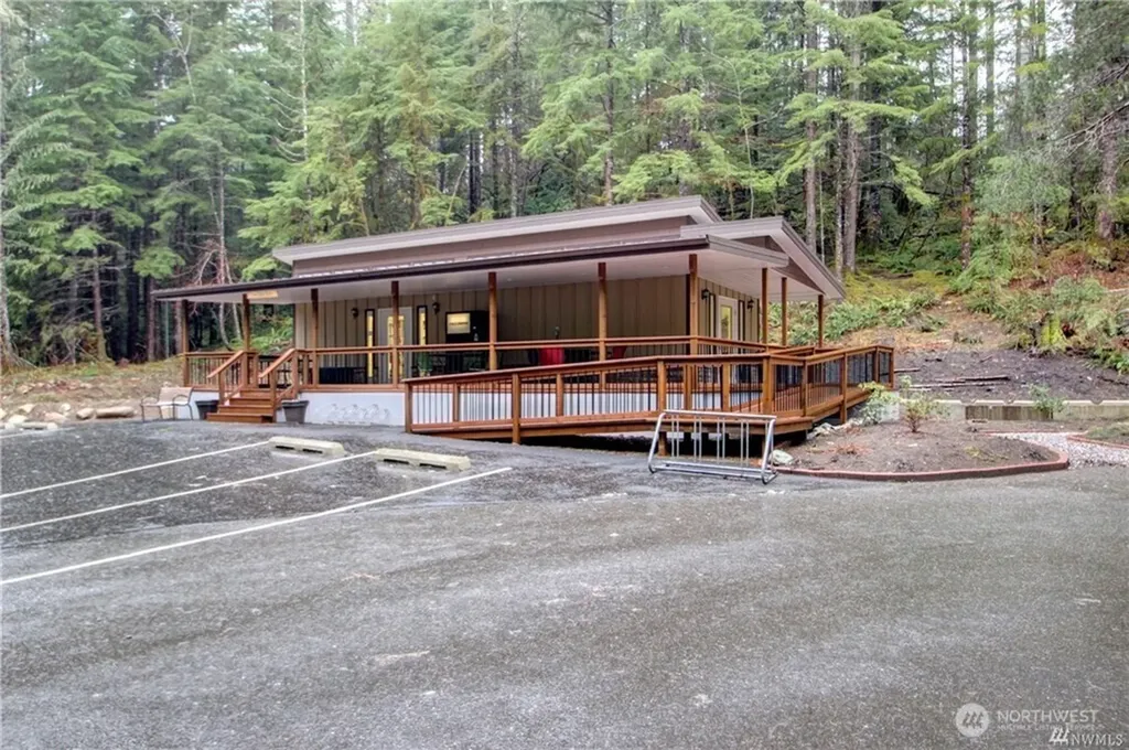 40 Wilderness Way Deming WA 98244