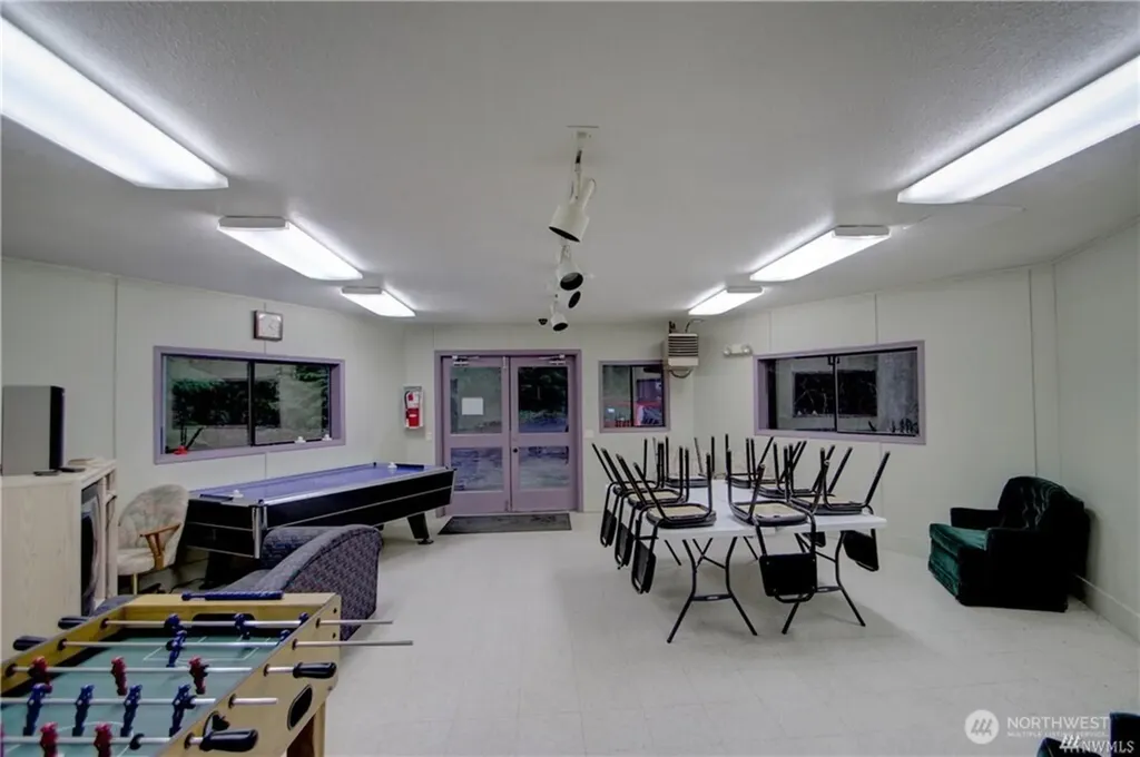 40 Wilderness Way Deming WA 98244