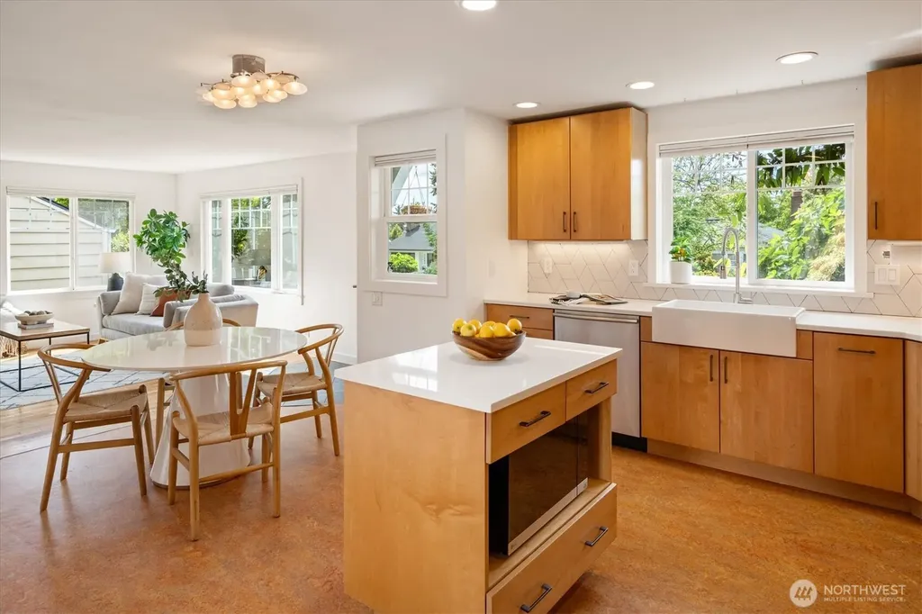 7264 27th Avenue NE Seattle WA 98115