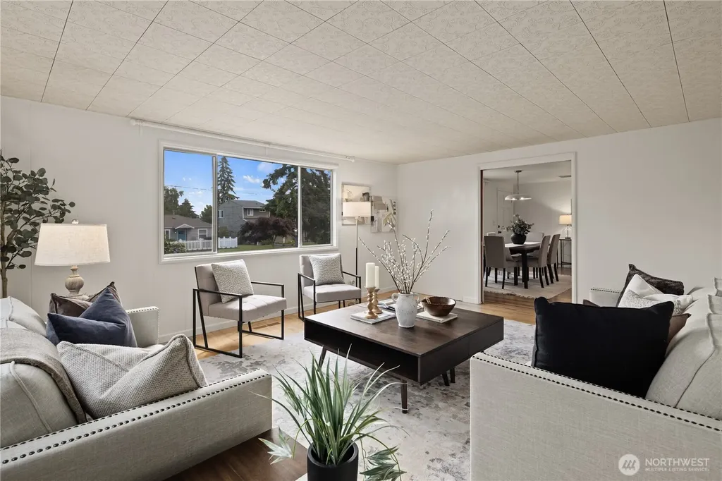161 SW 185th Street Normandy Park WA 98166