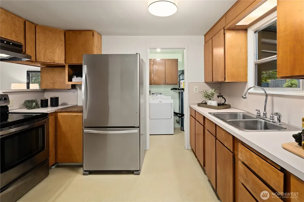 161 SW 185th Street Normandy Park WA 98166