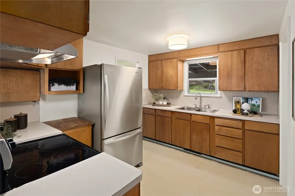 161 SW 185th Street Normandy Park WA 98166