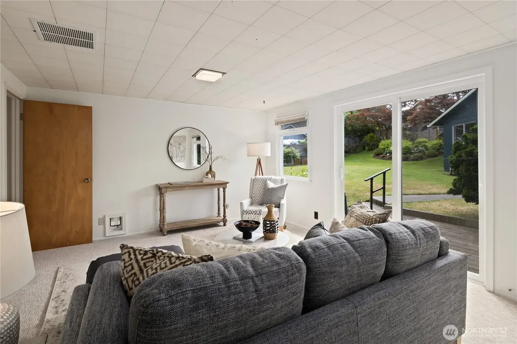 161 SW 185th Street Normandy Park WA 98166