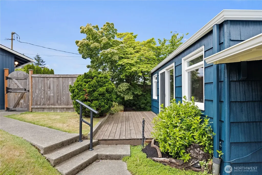 161 SW 185th Street Normandy Park WA 98166