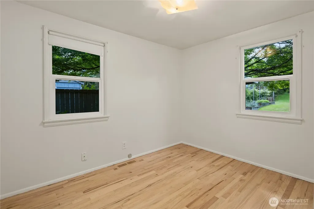161 SW 185th Street Normandy Park WA 98166